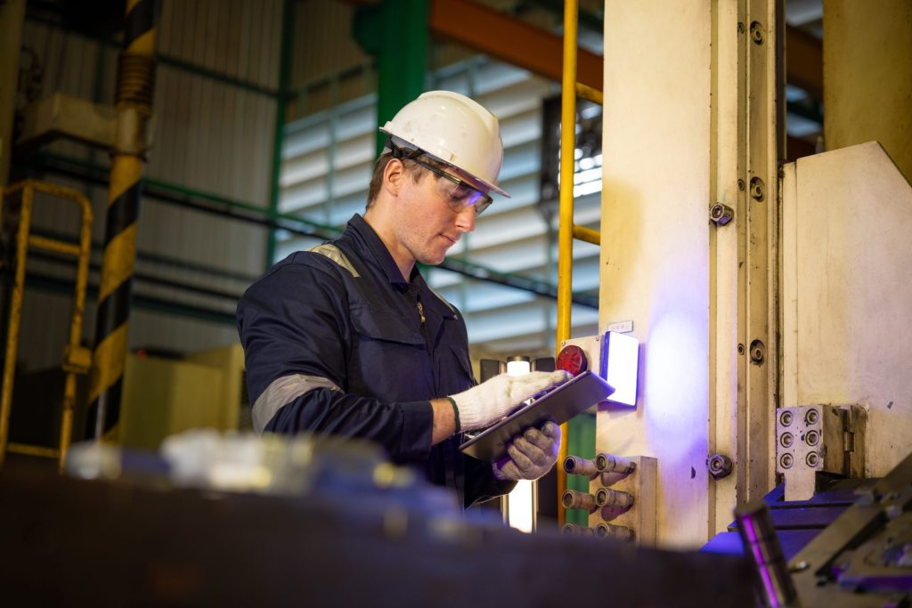 Why Plant Maintenance Falls Apart the Moment Your Technicians Go Offline.
